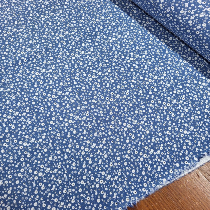 Mavi Zemin Çıtır Desen Viskon Kumaş