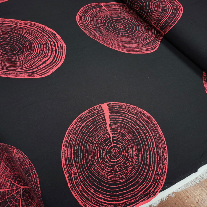 Siyah Zemin Kırmızı Desenli Viskon Kumaş