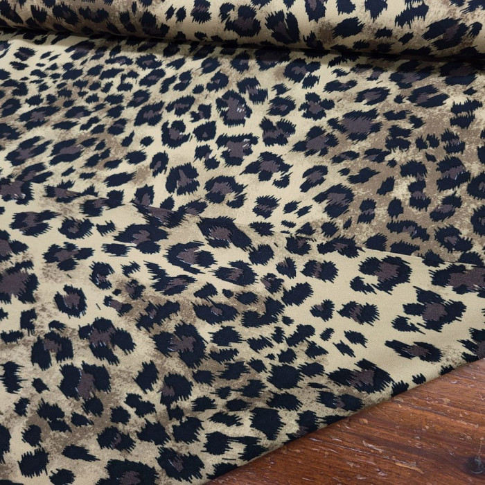 Koyu Leopar Desenli Viskon Kumaş